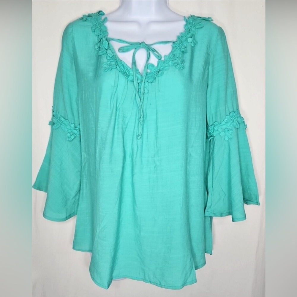 NWT NY COLLECTION GREEN TOP WITH SLEEVES.